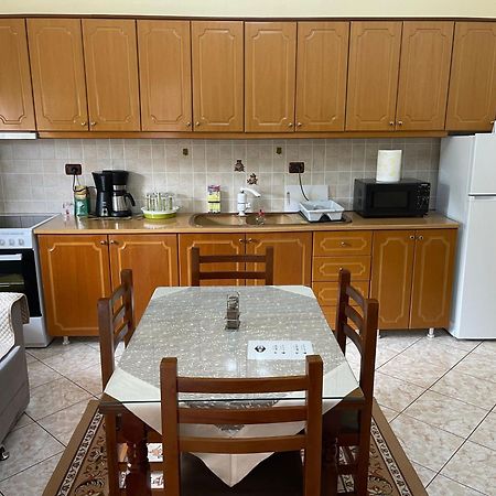 Artur'S Apartment Gjirokastër 외부 사진