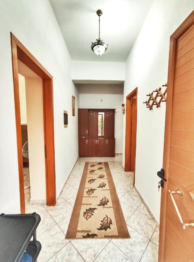 Artur'S Apartment Gjirokastër 외부 사진